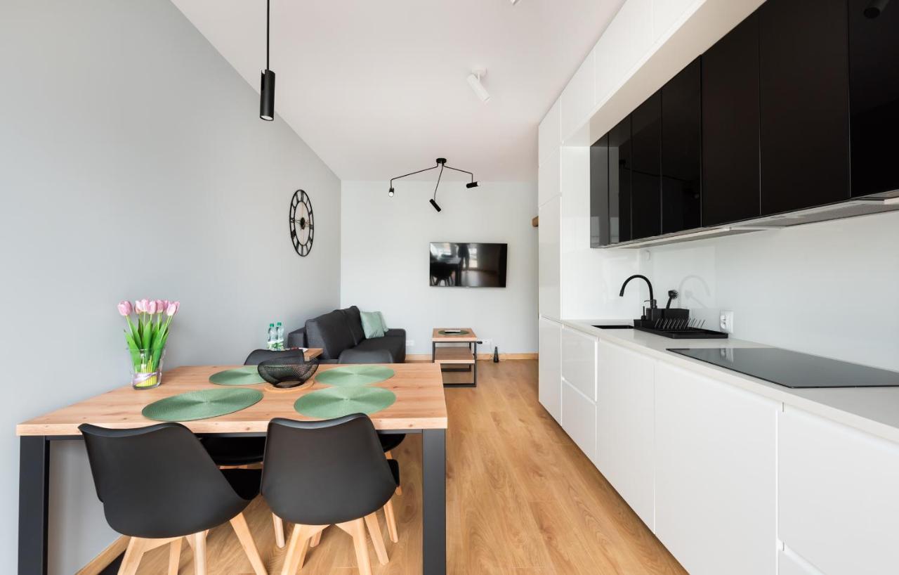 Wola Skwer Sunny Apartment وارسو المظهر الخارجي الصورة